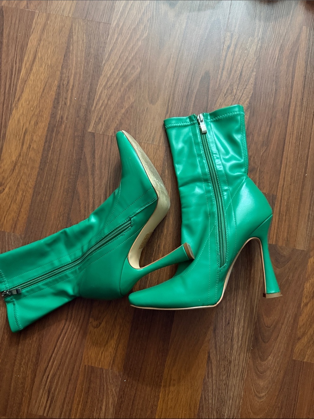 Bright Green Mid-Calf Stiletto Heeled Boots - Picture 4 of 4